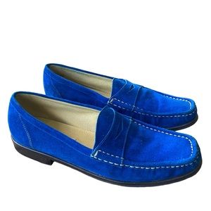 Nine West 8.5 blue suede loafers with white stitching.